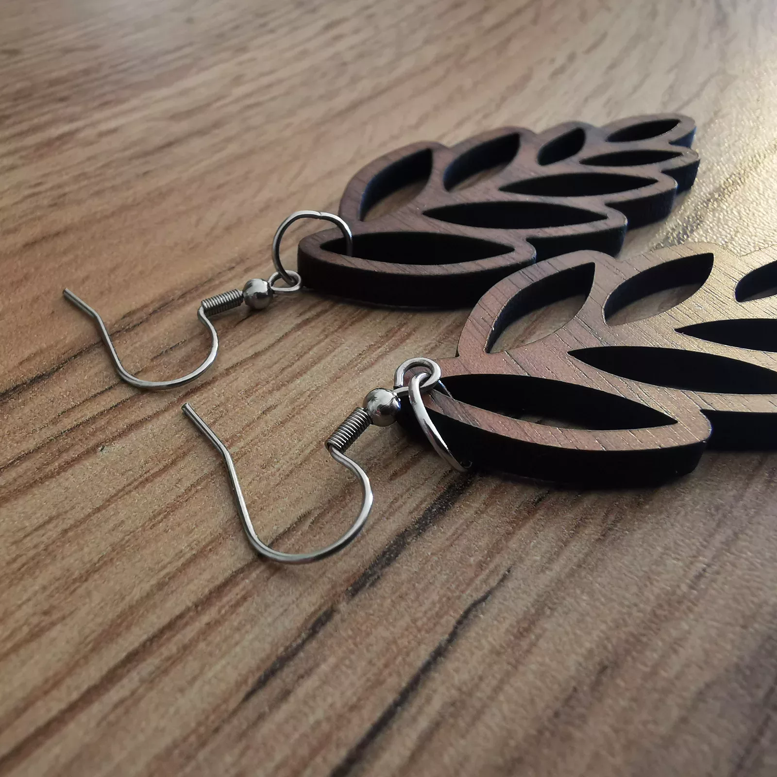 Boucles d'oreilles "Derev" en bois de Noisetier