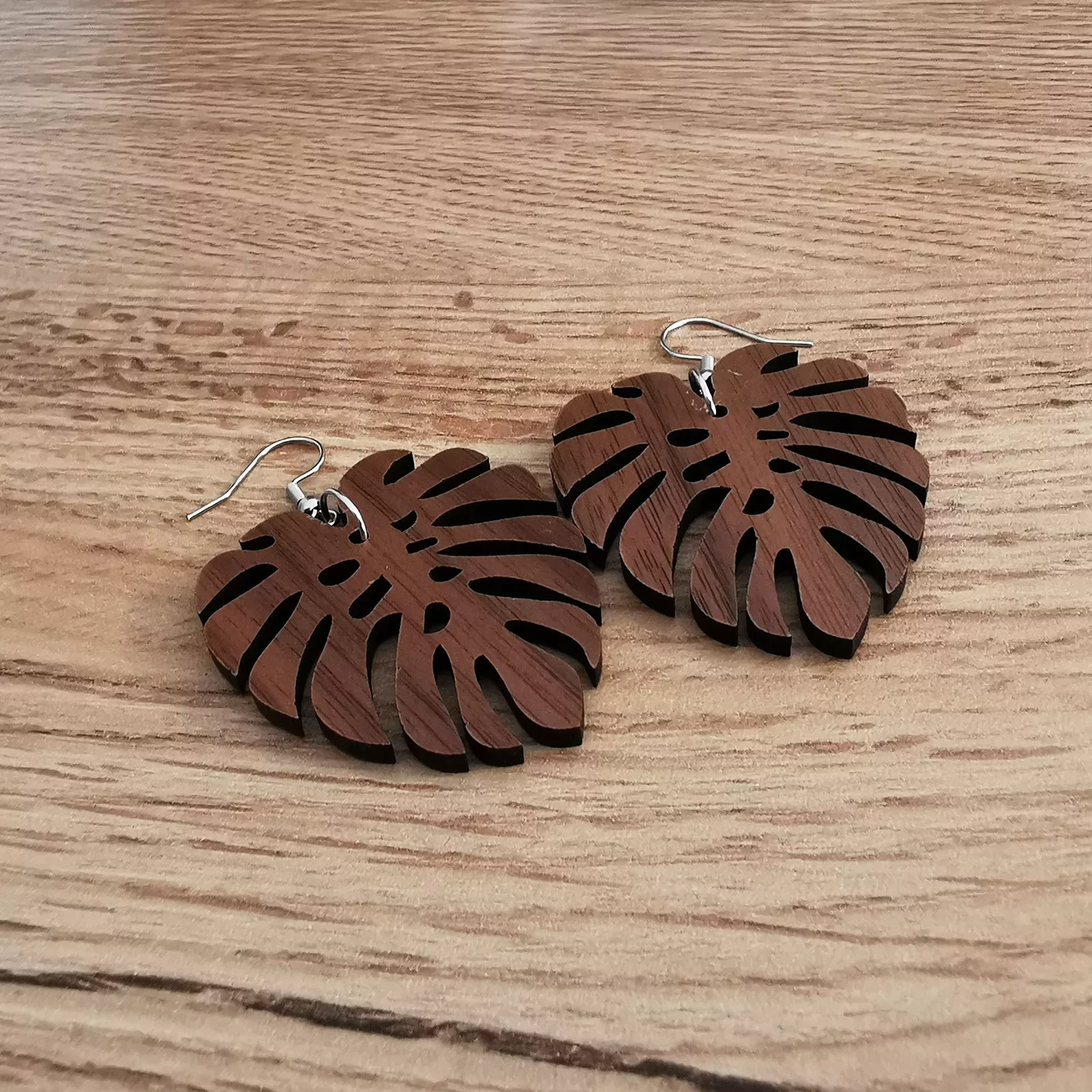 Boucles d'oreilles "Monstera" en bois de Noisetier