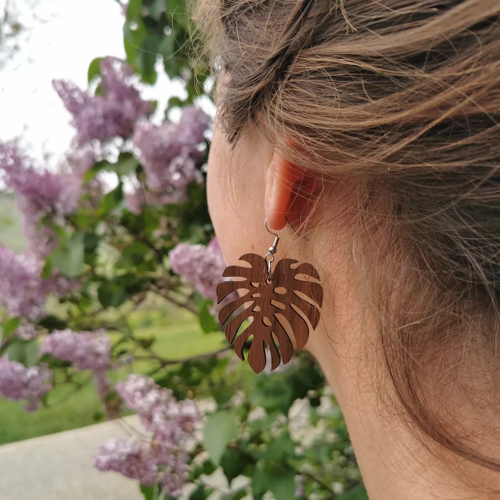 Boucles d'oreilles "Monstera" en bois de Noisetier