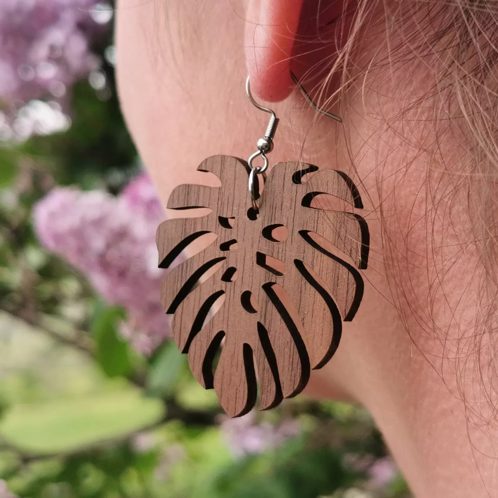 Boucles d'oreilles "Monstera" en bois de Noisetier