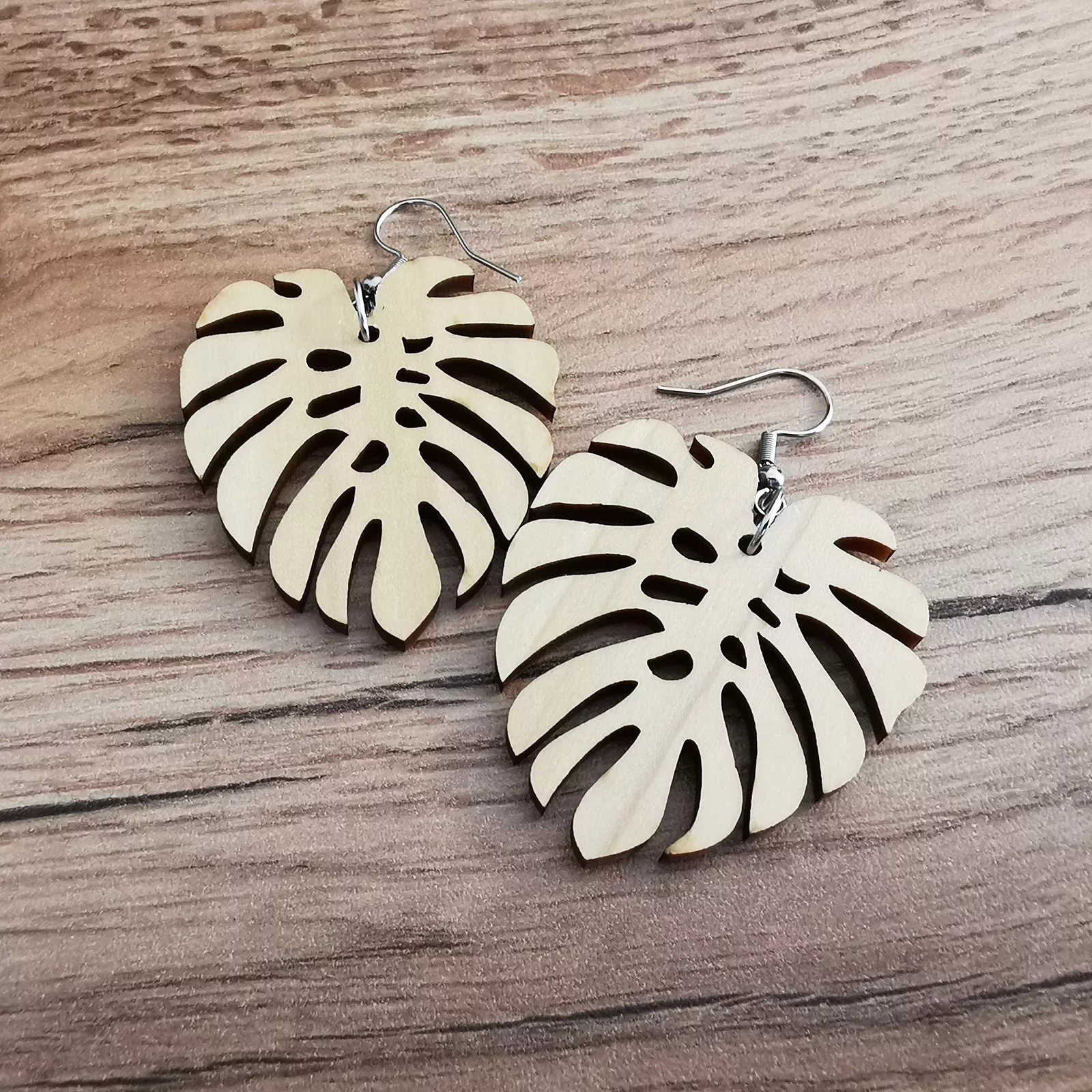 Boucles d'oreilles "Monstera" en bois de Peuplier