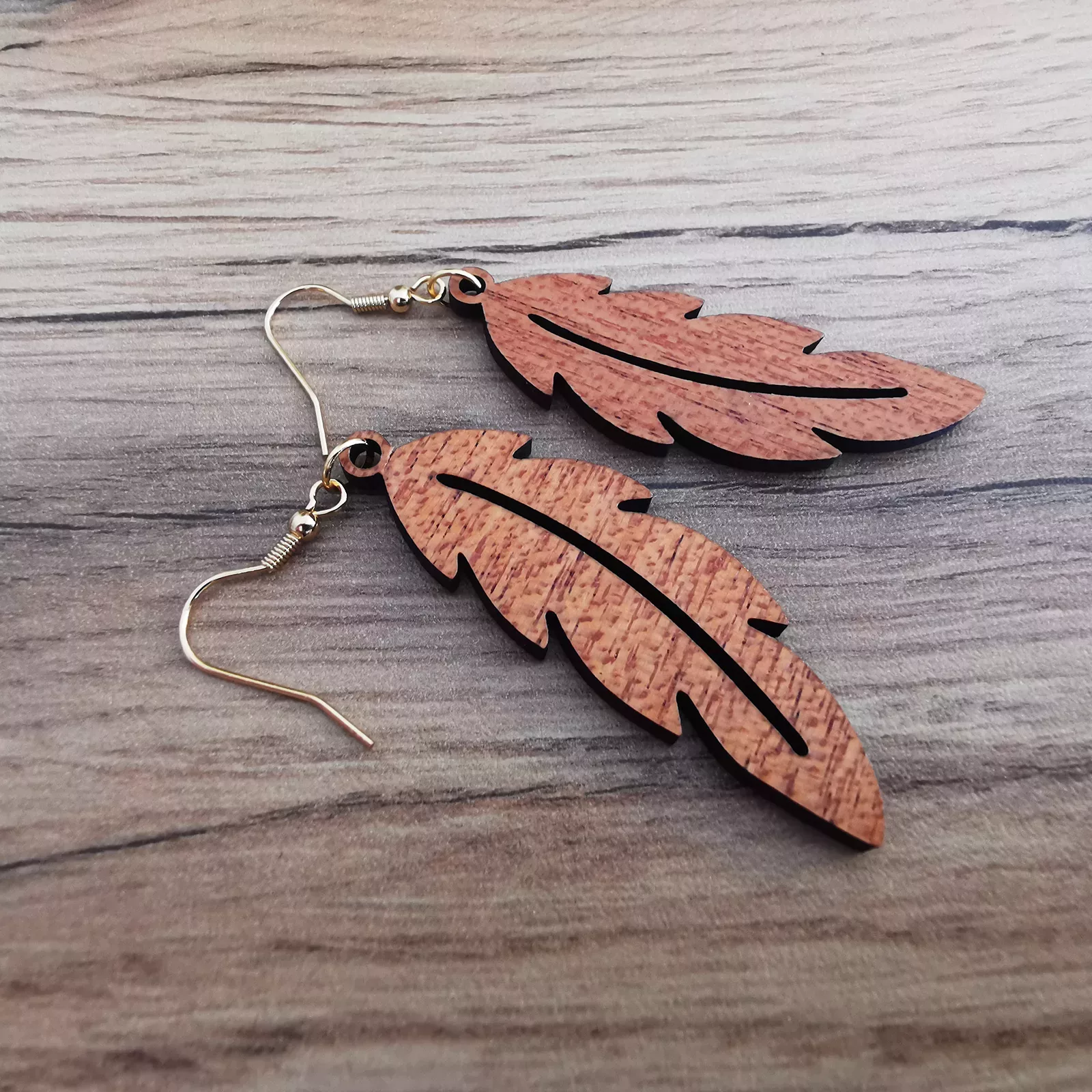 Boucles d'oreilles "Plume" en bois d'Acajou