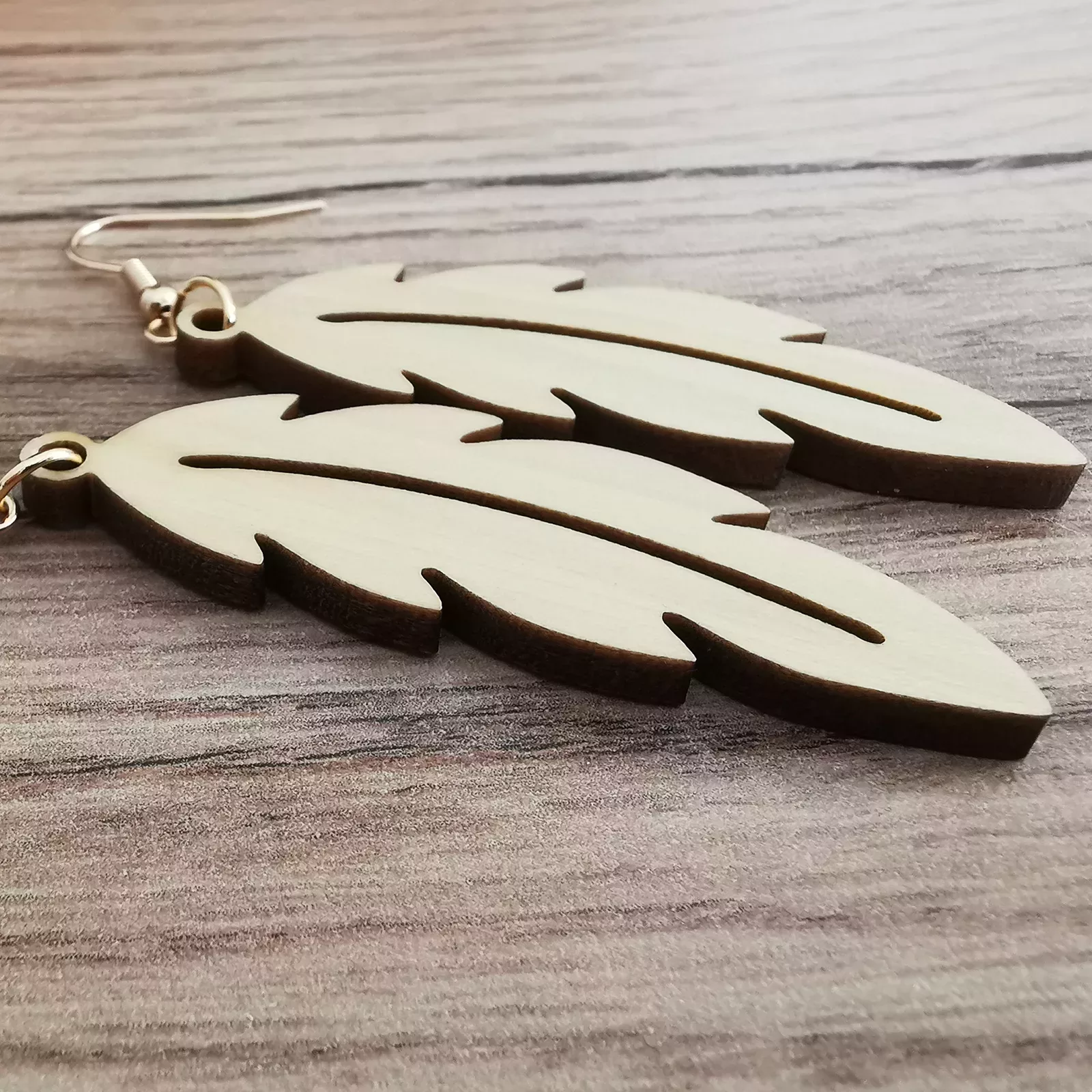 Boucles d'oreilles "Plume" en bois de Peuplier
