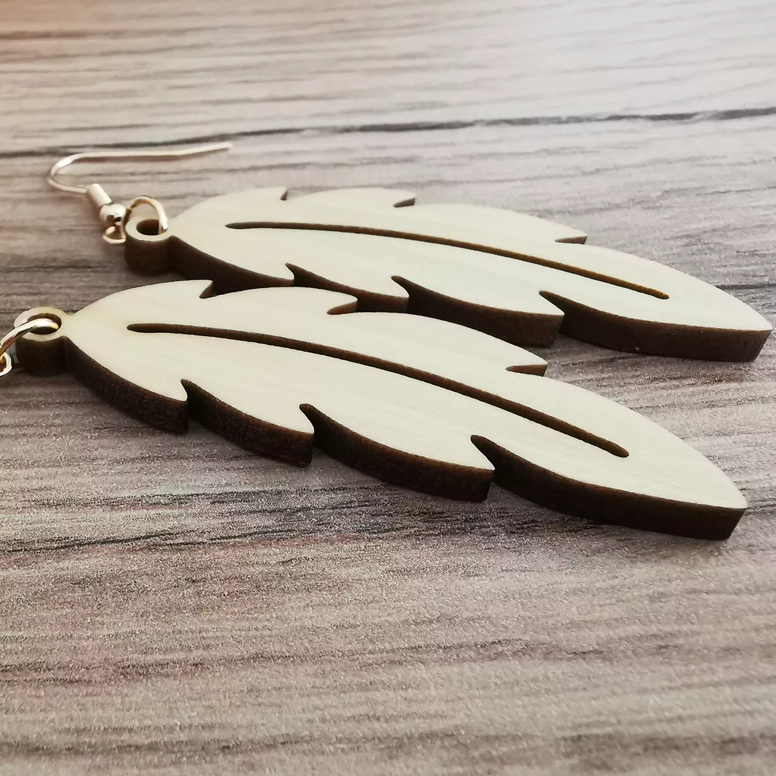 Boucles d'oreilles "Plume" en bois de Peuplier