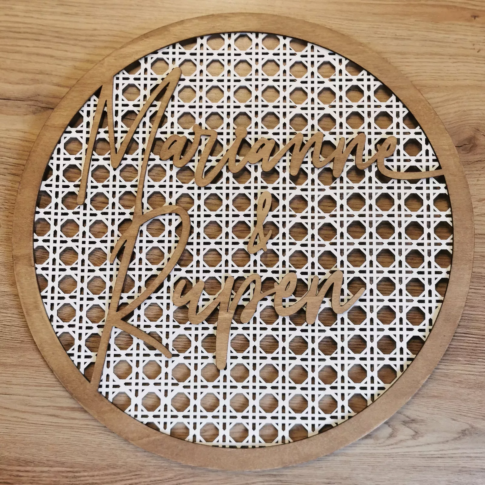 Cercle prénom(s) sur motif cannage