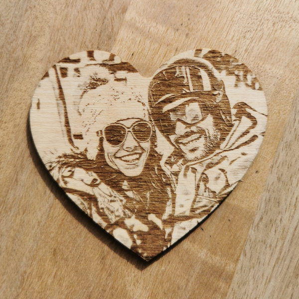 Magnet photo gravée sur bois, le parfait petit cadeau à personnaliser !