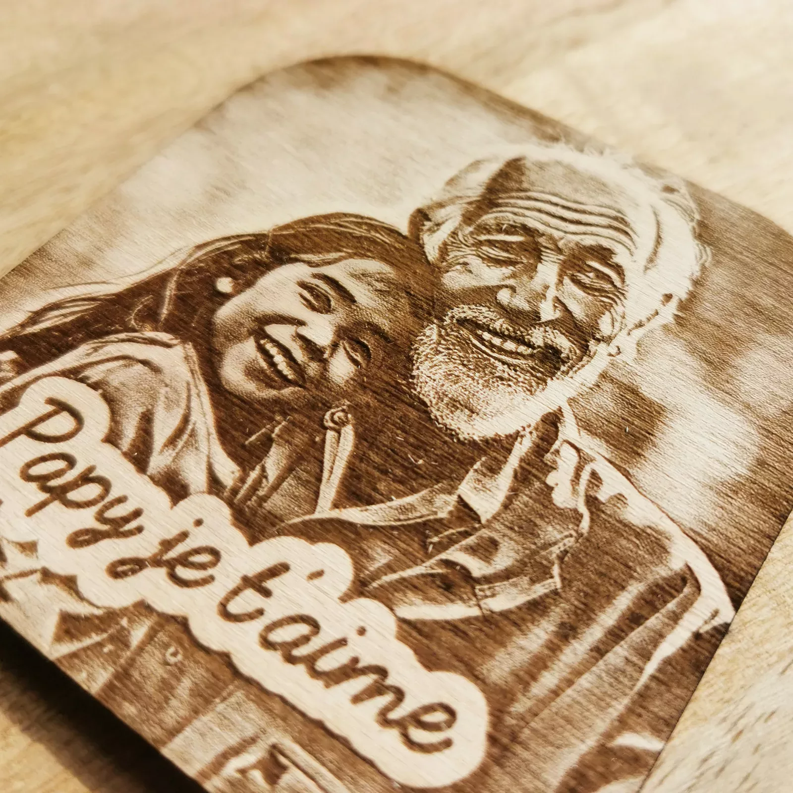 Magnet photo gravée sur bois, le parfait petit cadeau à personnaliser !