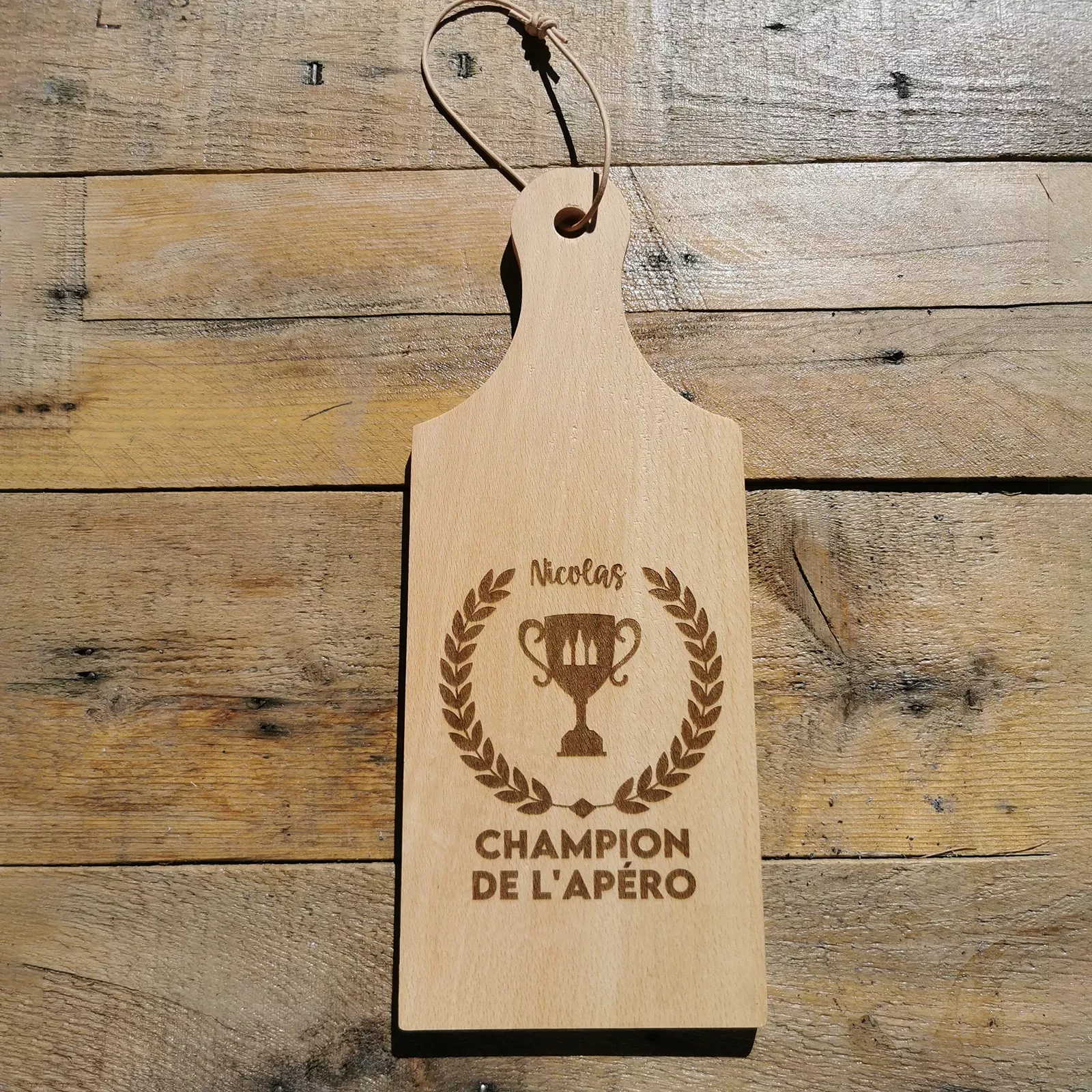 Planche apéro en bois personnalisée