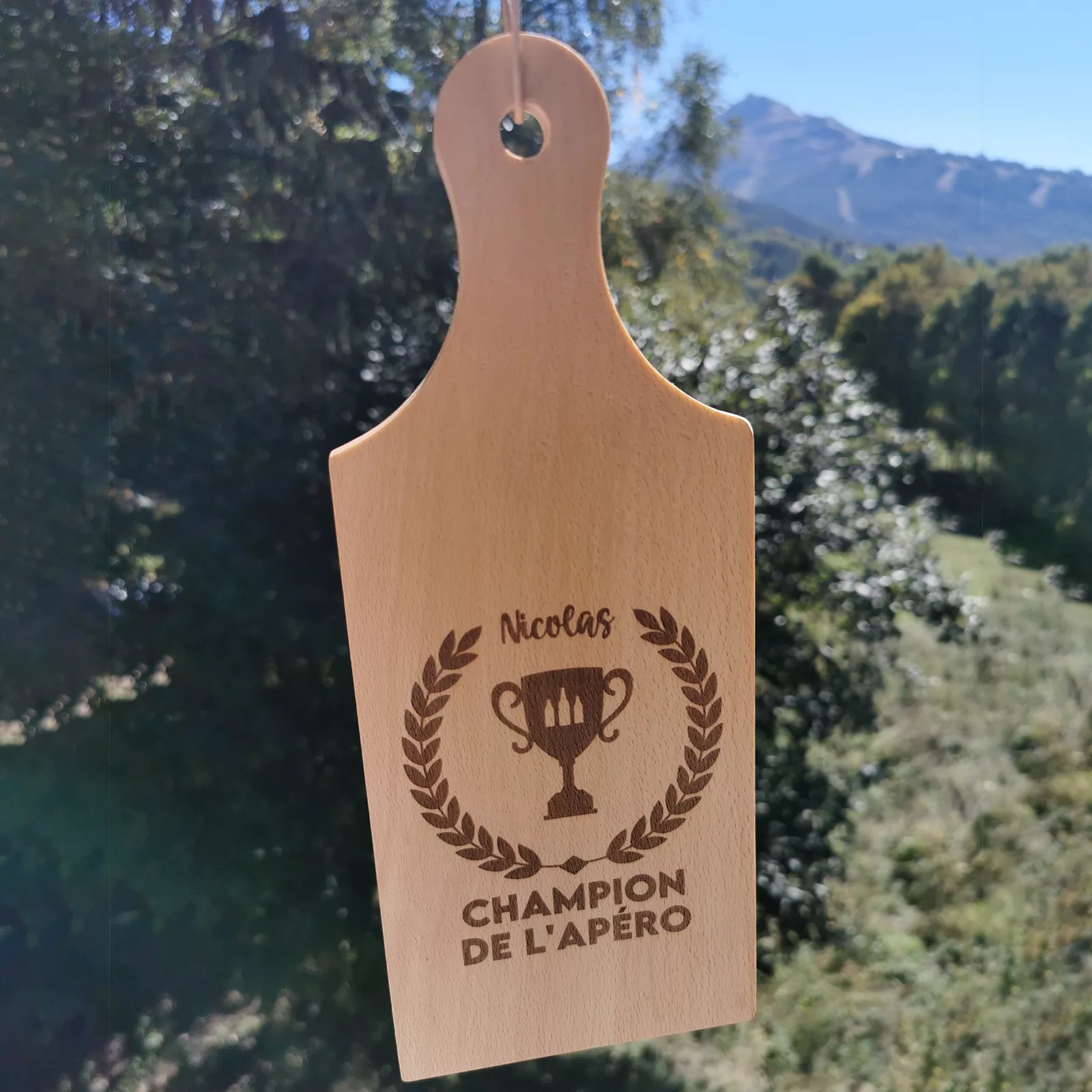 Planche apéro en bois personnalisée