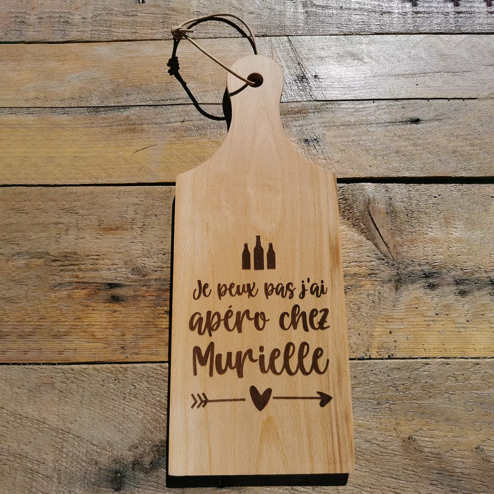 Planche apéro en bois personnalisée