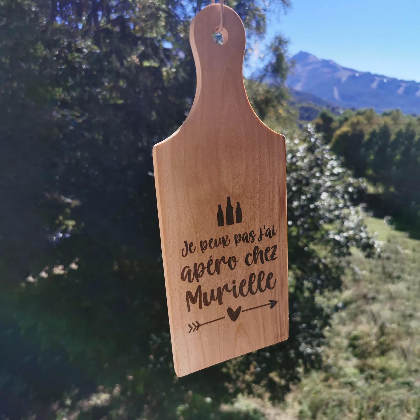 Planche apéro en bois personnalisée