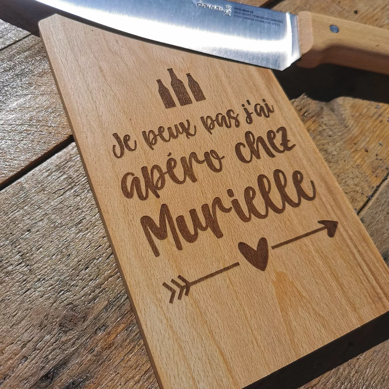 Planche apéro en bois personnalisée