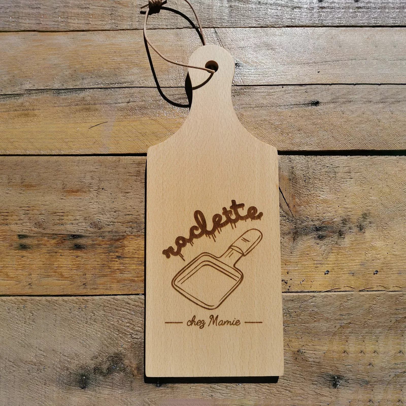 Planche apéro en bois personnalisée