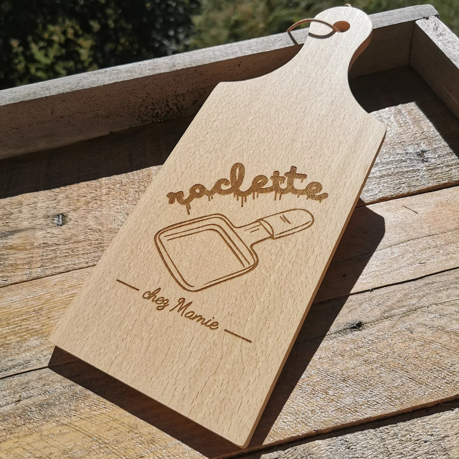 Planche apéro en bois personnalisée