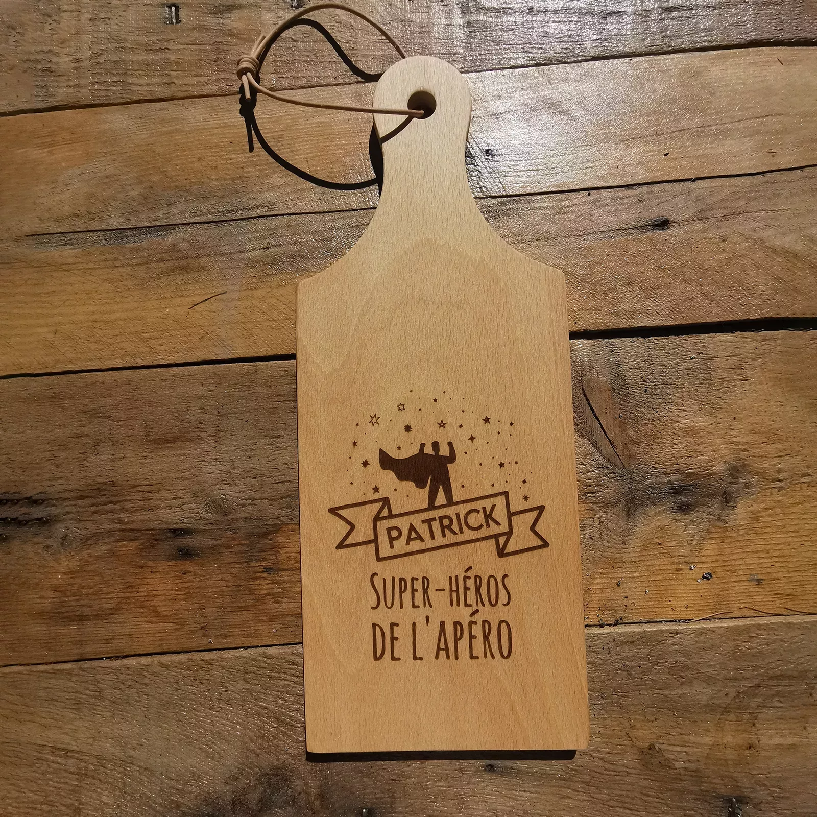 Planche apéro en bois personnalisée