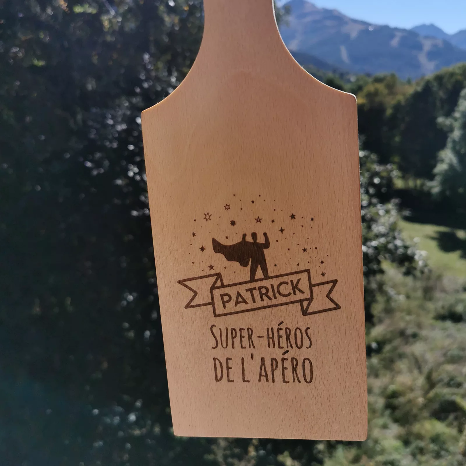 Planche apéro en bois personnalisée