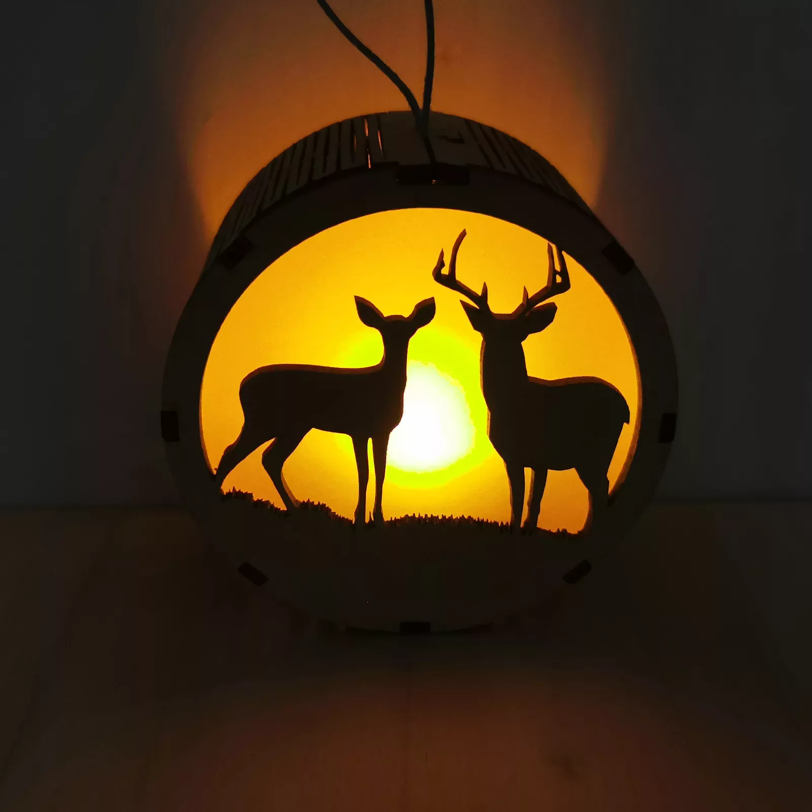 Ornement lumineux en bois : La Biche & Le Cerf