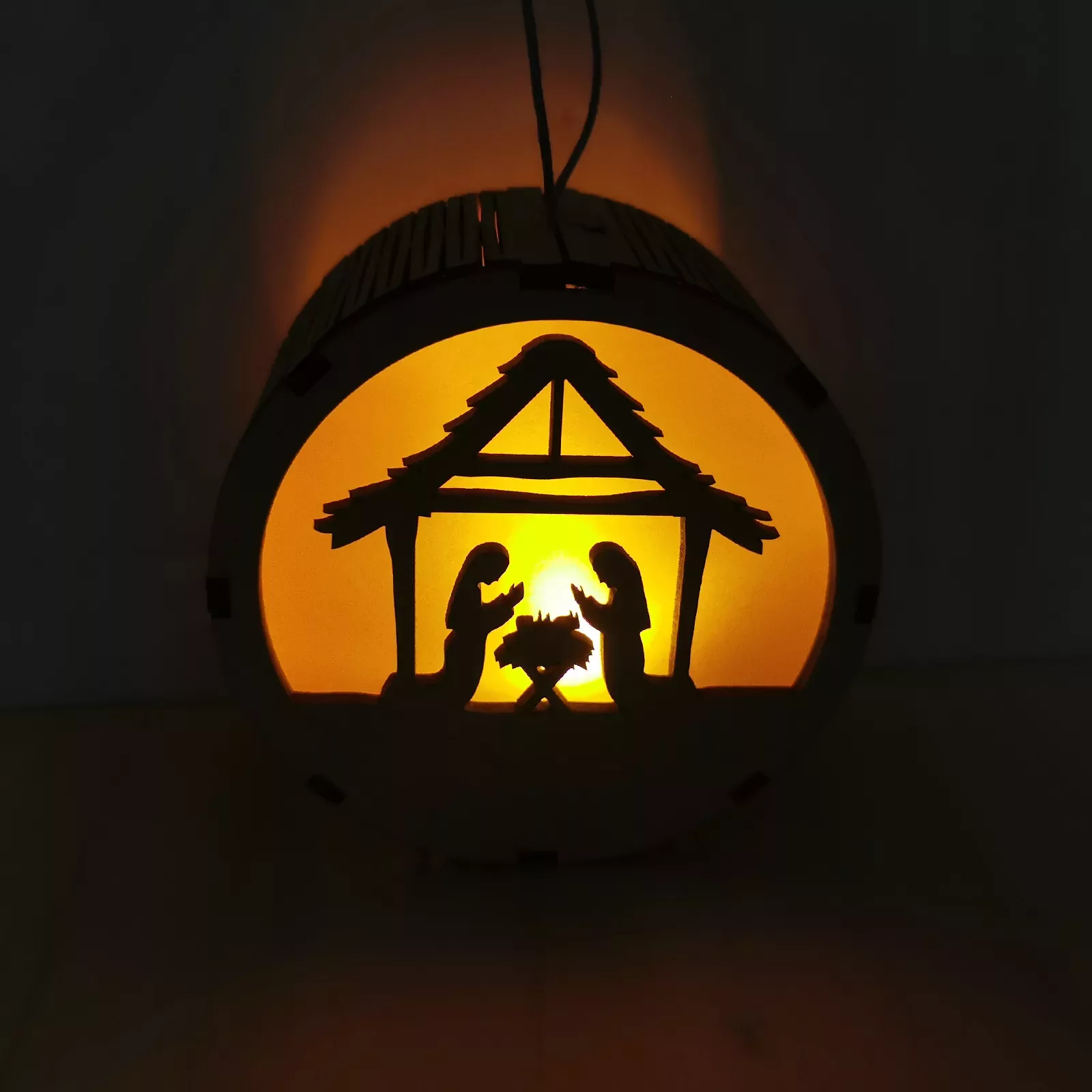 Ornement lumineux en bois : La Crèche de Noël