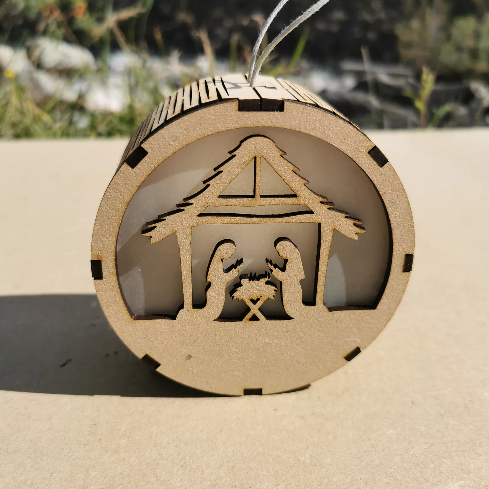 Ornement lumineux en bois : La Crèche de Noël