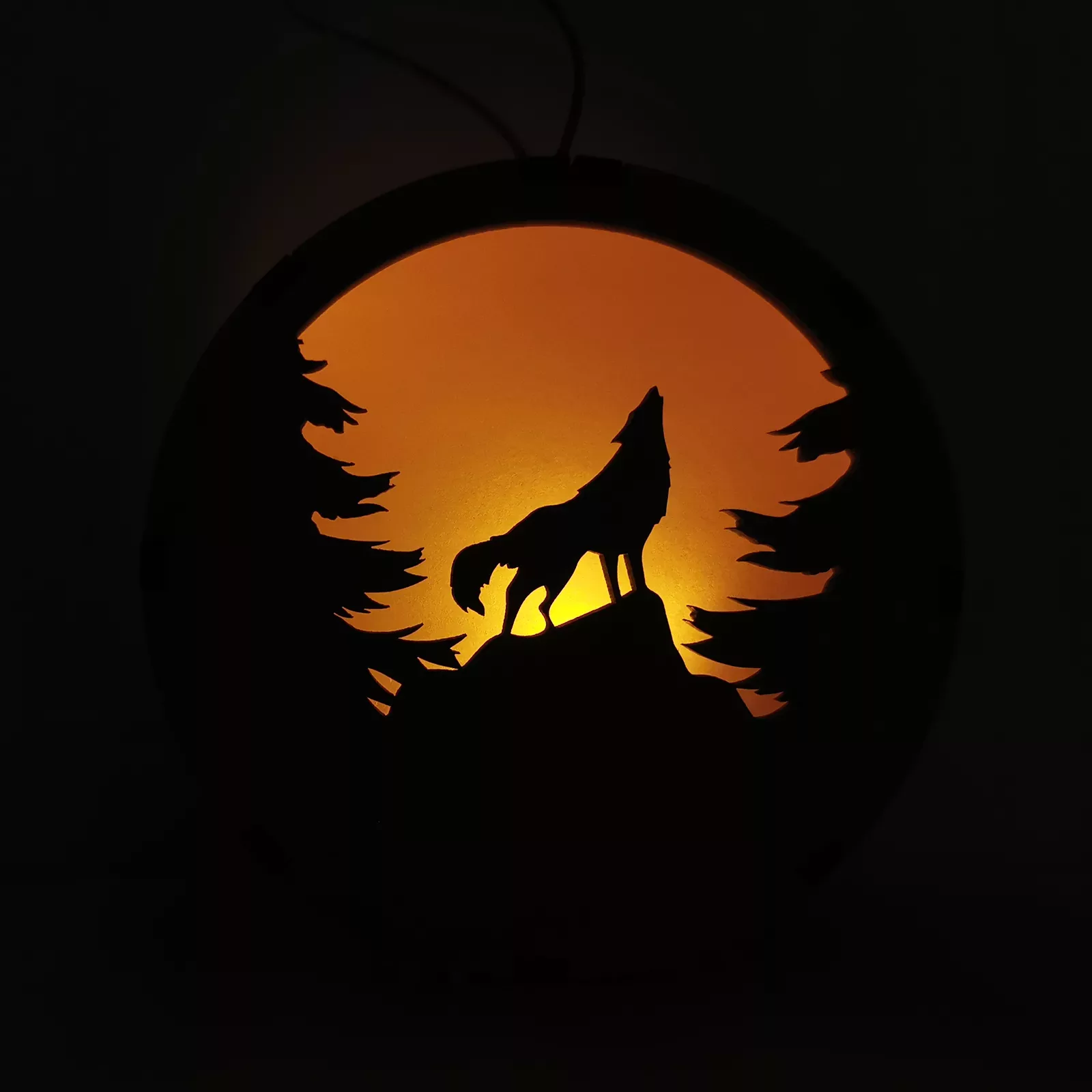 Ornement lumineux en bois : Le Loup