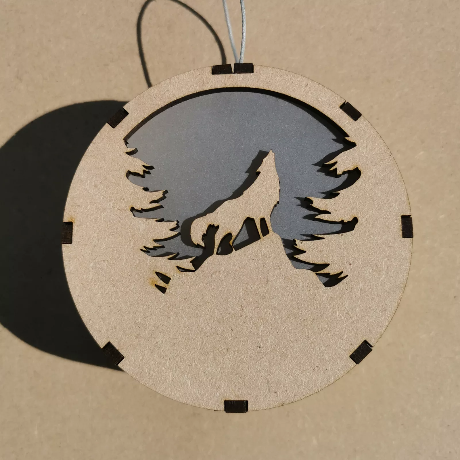 Ornement lumineux en bois : Le Loup