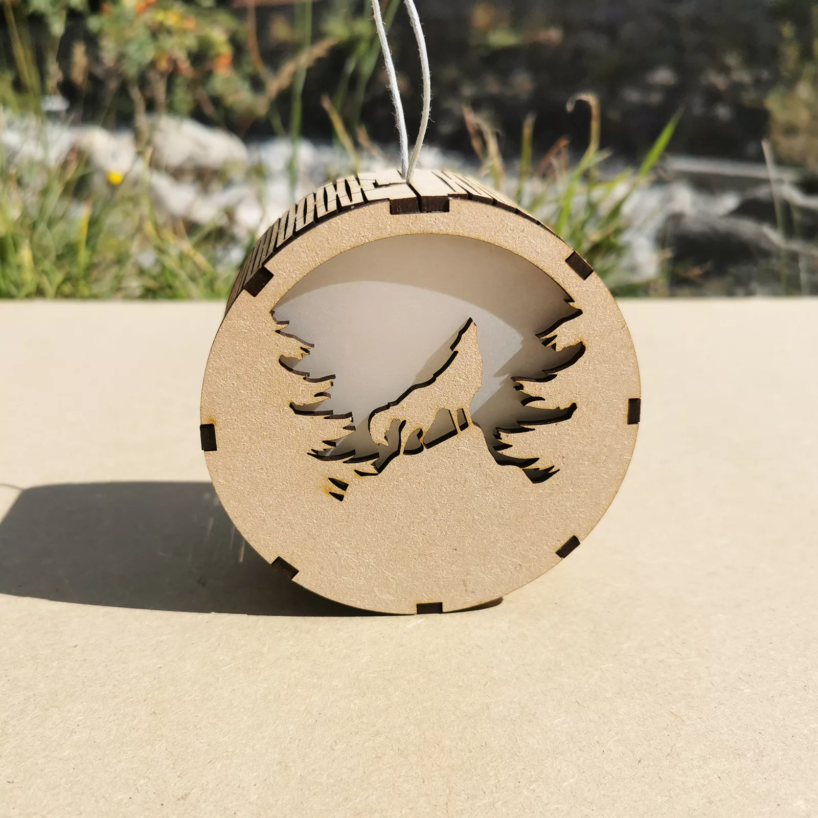 Ornement lumineux en bois : Le Loup