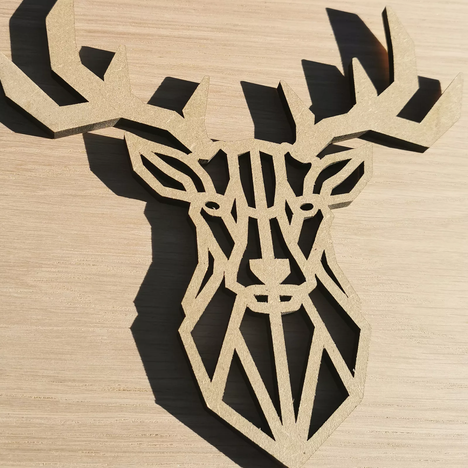 Animal géométrique en bois : Le Cerf