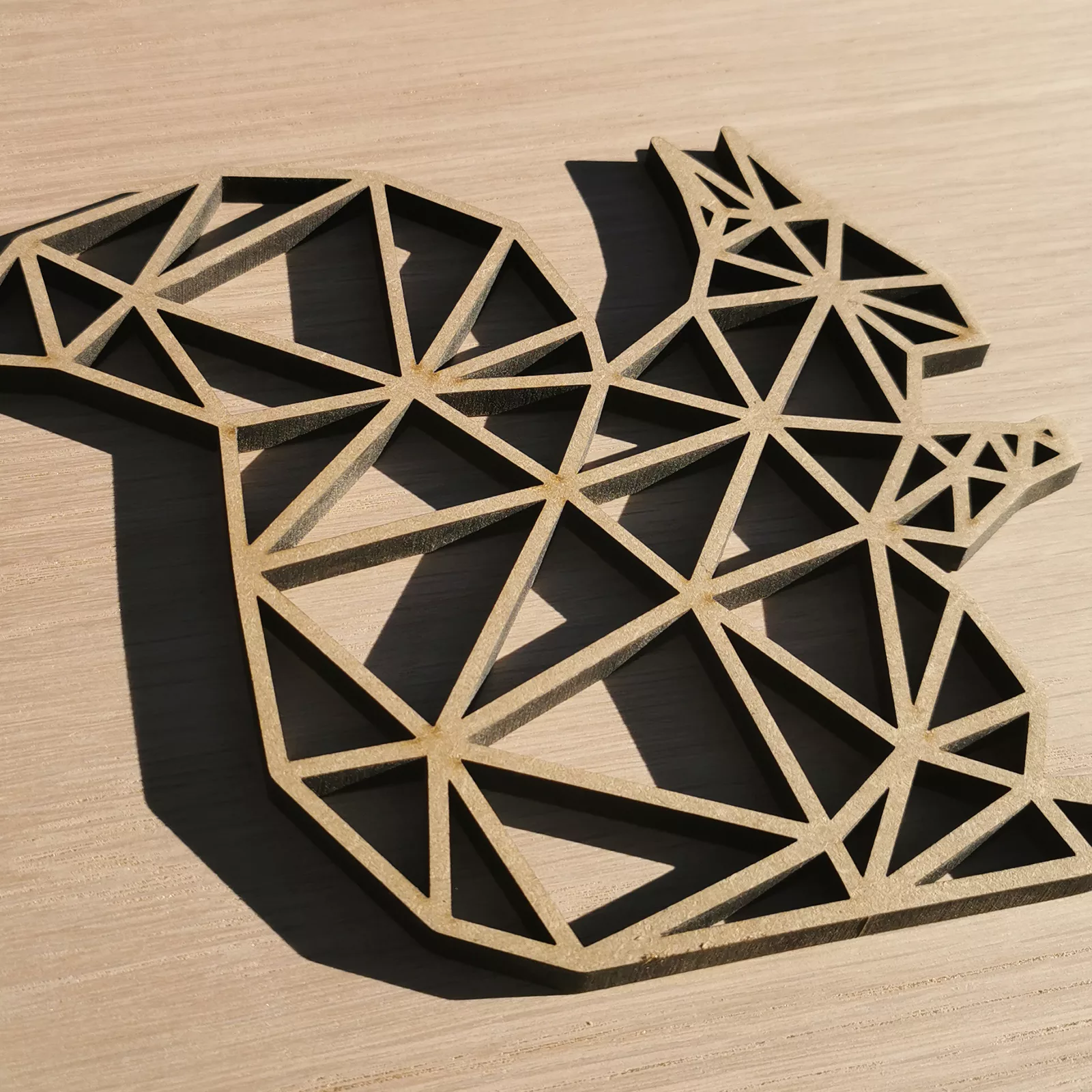 Animal géométrique en bois : L'Écureuil